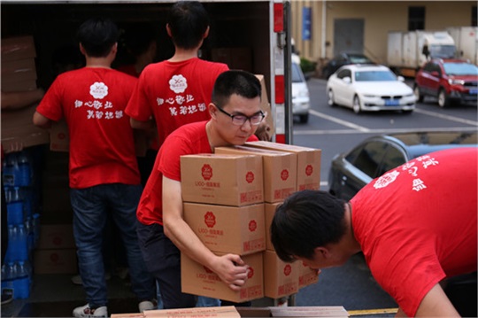 洪水無情人有情，細(xì)莫為受災(zāi)群眾輸送愛心物資