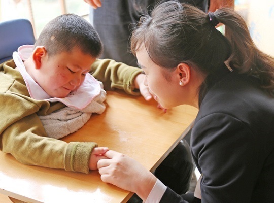 細(xì)莫事業(yè)，公益隨行 